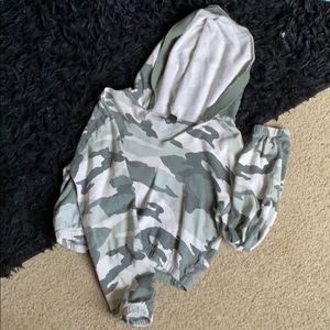 Camouflage crop top/hoodie